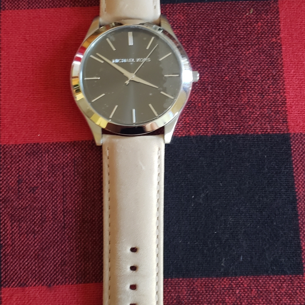 New Micheal Kors Mens Watch.  Leather